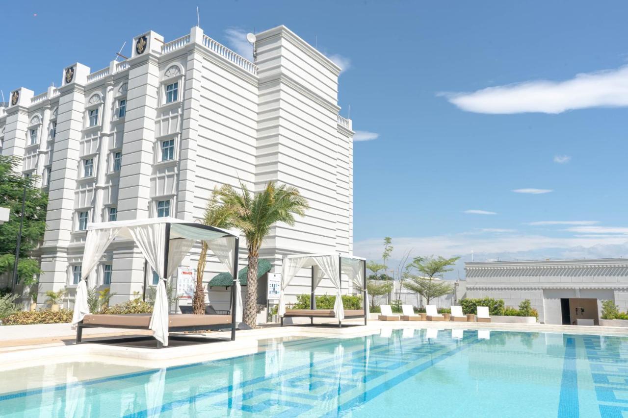 The Monarch Hotel Calasiao Bagian luar foto