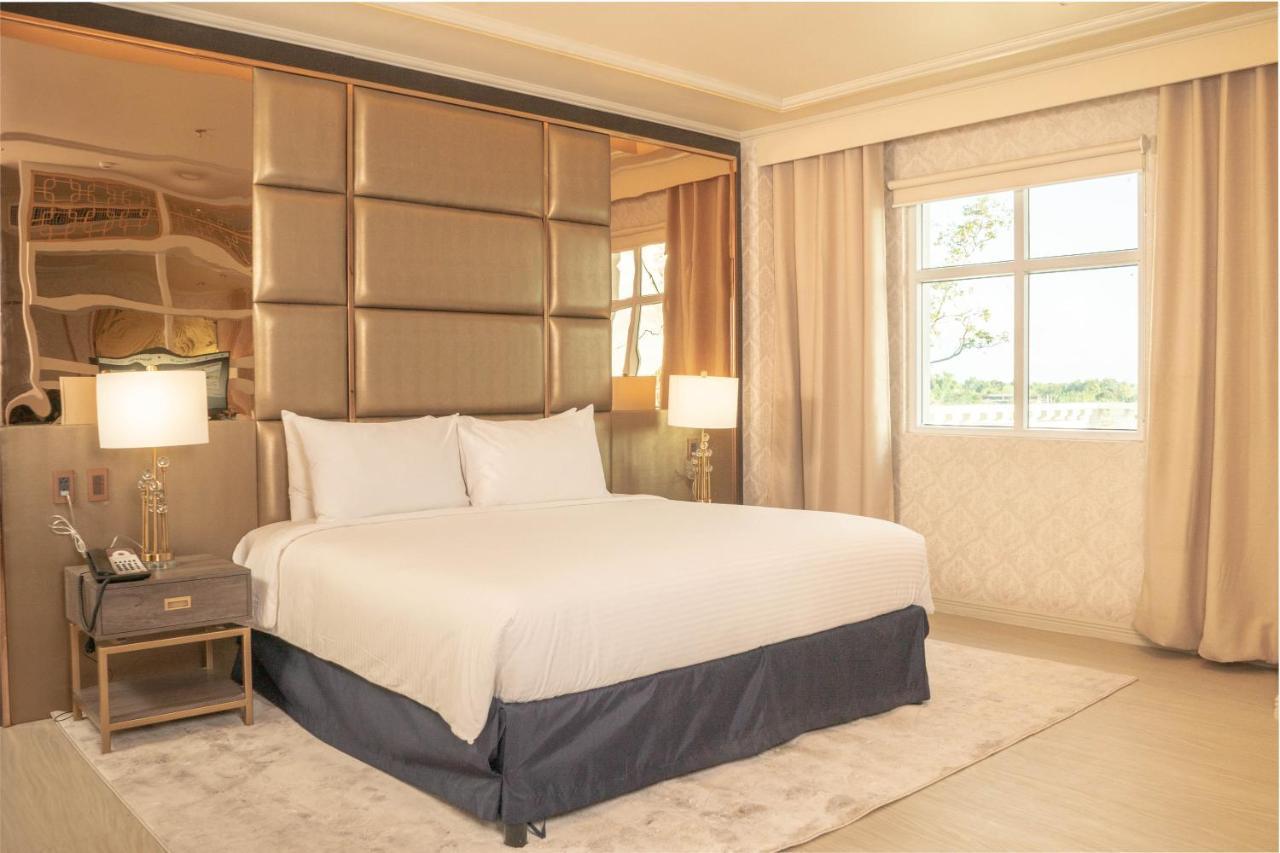 The Monarch Hotel Calasiao Bagian luar foto