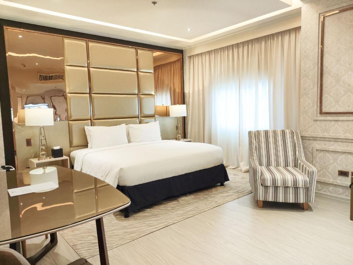 The Monarch Hotel Calasiao Bagian luar foto