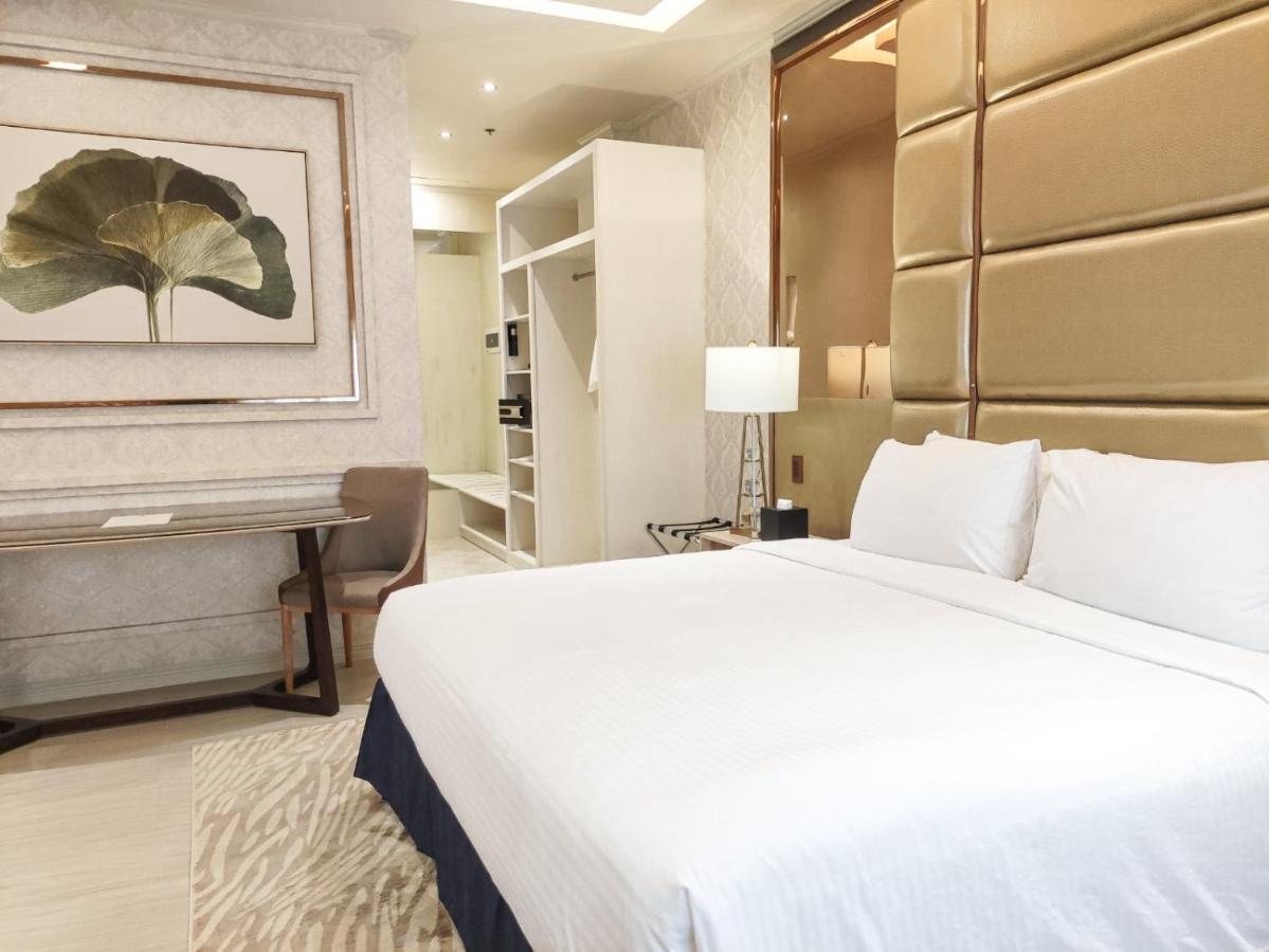 The Monarch Hotel Calasiao Bagian luar foto